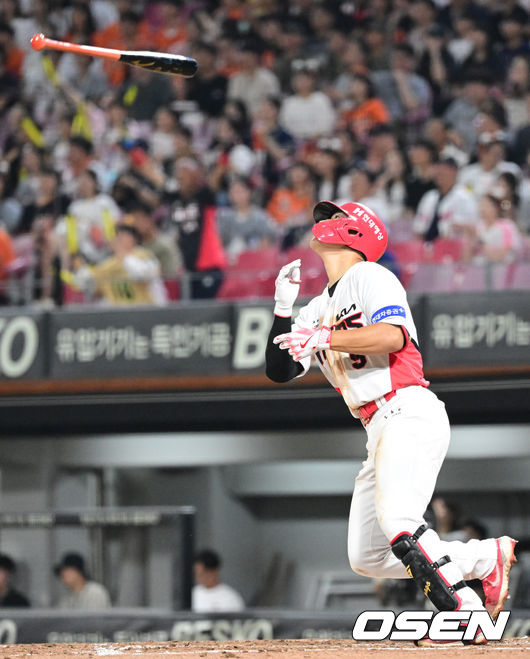 [OSEN=광주, 김성락 기자] 26일 오후 광주 KIA챔피언스필드에서 2023 신한은행 SOL KBO리그 KIA 타이거즈와 한화 이글스의 경기가 진행됐다.7회말 1사 KIA 김도영이 2루타를 날리고 있다. 2023.08.26 / ksl0919@osen.co.kr