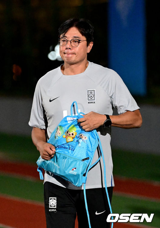 [사진]'항저우 AG' 첫 경기 앞둔 축구대표팀 황선홍 감독의 각오   조선비즈