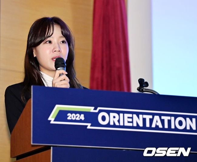 [OSEN=대전, 민경훈 기자] 9일 오전 대전 유성구 DCC대전컨벤션센터 ‘2024 KBO 신인 오리엔테이션’ 행사가 열렸다.KBS N 오효주 아나운서가 프로야구 각 구단 신인 선수들을 대상으로 미디어 인터뷰, 팬서비스에 대해 강연을 하고 있다. 2024.01.09 / rumi@osen.co.kr