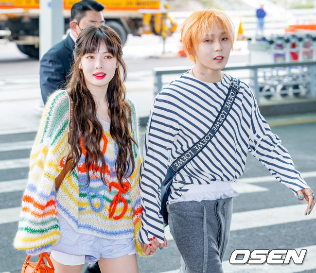 [OSEN=인천공항, 민경훈 기자] 현아(HyunA) & 던(DAWN)가 20일 오전 인천 중구 운서동 인천국제공항 제 2여객터미널을 통해 파리패션위크 23SS 남성컬렉션 패션쇼에 참석하기 위해 프랑스 파리로 출국했다.현아와 던 커플이 출국장으로 향하고 있다. 22.06.20 /rumi@osen.co.kr