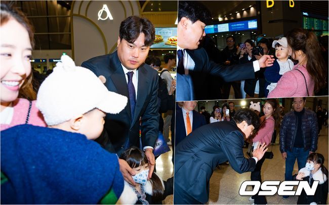 [OSEN=인천공항, 민경훈 기자] 12년 만에 한화 이글스 유니폼을 입은 ‘코리안 몬스터’ 류현진(37)이 한화 선수단의 2차 스프링캠프가 차려진 일본 오키나와로 합류하기 위해 23일 오전 인천국제공항을 통해 출국했다.류현진이 출국장으로 향하며 아내 배지현 아나운서와 자녀들의 배웅을 받고 있다. 2024.02.23 / rumi@osen.co.kr