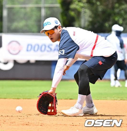 [OSEN=시드니(호주), 박준형 기자] 두산 베어스가 10일 호주 시드니 블랙타운 베이스볼 스타디움에서 2024 호주 시드니 스프링캠프를 진행했다.두산 양석환이 수비 훈련을 하고 있다.   2024.02.10 / soul1014@osen.co.kr