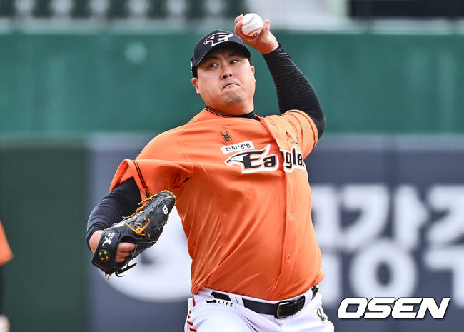 [OSEN=부산, 이석우 기자] 17일 부산 사직구장에서 2024 신한 SOL 뱅크 KBO 리그 롯데 자이언츠와 한화 이글스의 시범경기가 열렸다. 한화 이글스 선발 투수 류현진이 역투하고 있다. 2024.03.17 / foto0307@osen.co.kr