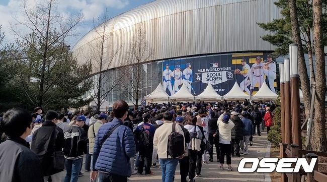 한국에서 처음으로 열리는 메이저리그 개막전을 앞두고 테러 협박에 경찰 경비가 강화됐다. / OSEN=고척, 홍지수 기자