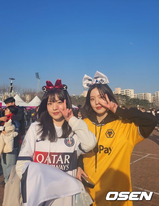 [OSEN=서울월드컵경기장, 고성환 기자] 태국전을 보러 온 은서 씨와 현서 씨.