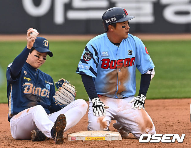 [OSEN=부산, 이석우 기자] 31일 부산 사직구장에서 2024 신한 SOL 뱅크 KBO 리그 롯데 자이언츠와 NC 다이노스의 경기가 열렸다. 롯데 자이언츠 정훈이 7회말 2사 3루 동점 1타점 적시타를 치고 2루에서 세이프되고 있다. 2024.03.31 / foto0307@osen.co.kr