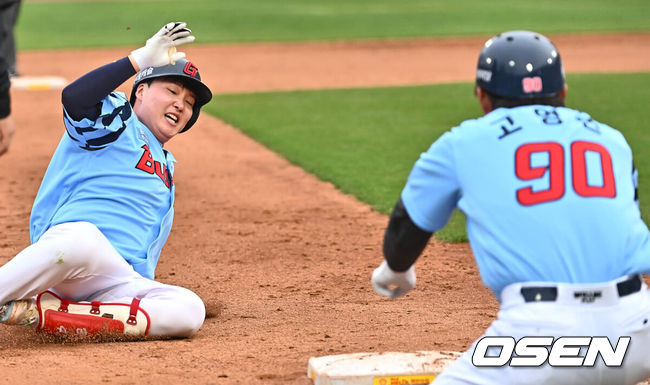 [OSEN=부산, 이석우 기자] 31일 부산 사직구장에서 2024 신한 SOL 뱅크 KBO 리그 롯데 자이언츠와 NC 다이노스의 경기가 열렸다. 롯데 자이언츠 정보근이 8회말 2사 1루 동점 1타점 적시타를 치고 3루까지 내달리고 있다. 2024.03.31 / foto0307@osen.co.kr