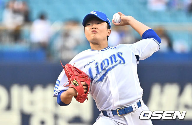 [OSEN=대구, 이석우 기자] 12일 대구 삼성라이온즈파크에서 2024 신한 SOL 뱅크 KBO 리그 삼성 라이온즈와 NC 다이노스의 경기가 열렸다. 롯데전 3연승을 쓸어 담은 삼성은 연승 분위기를 이어 갈 선발로 이승민을, 전날 권희동의 연장 10회 끝내기로 위닝 시리즈를 이룬 NC는 2승을 기록중인 카스타노를 선발로 내세웠다.삼성 라이온즈 선발투수 이승민이 역투하고 있다. 2024.04.12 / foto0307@osen.co.kr