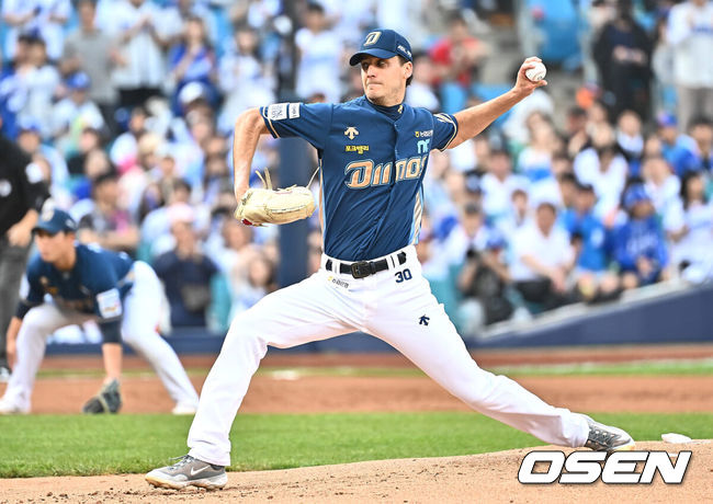 [OSEN=대구, 이석우 기자] 13일 대구 삼성라이온즈파크에서 2024 신한 SOL 뱅크 KBO 리그 삼성 라이온즈와 NC 다이노스의 경기가 열렸다. 삼성은 지난해 10월 왼쪽 어깨 관절와순 수술을 받은 내야수 이재현을 1군에 복귀 시켰으며 선발로 이호성이 출전하고, NC는 3승에 도전하는 하트를 선발로 내고 삼성전 위닝 시리즈를 노린다. NC 다이노스 선발투수 하트가 역투하고 있다. 2024.04.13 / foto0307@osen.co.kr