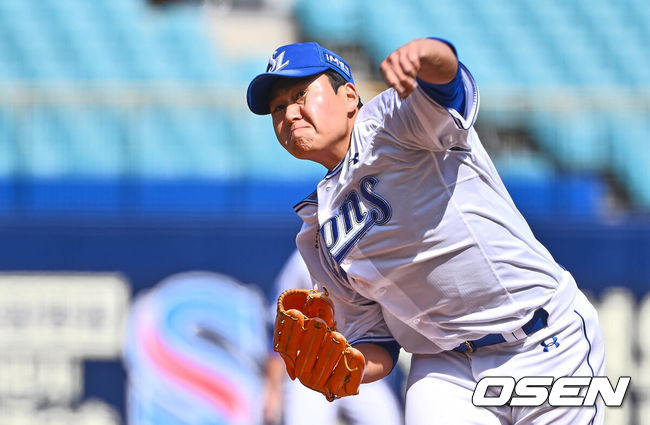 [OSEN=대구, 이석우 기자] 15일 대구 삼성라이온즈파크에서 2024 신한 SOL 뱅크 KBO 리그 삼성 라이온즈와 롯데 자이언츠의 시범경기가 열렸다. 삼성 라이온즈 선발투수 이승현이 역투하고 있다. 2024.03.15 / foto0307@osen.co.kr