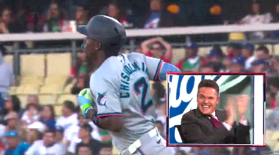 치좀의 선두타자 홈런에 박장대소하는 캐스터 암싱어의 모습        MLB 네트워크 SNS(X) 캡처