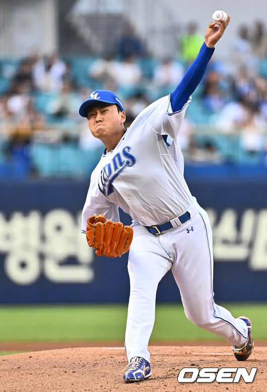 [OSEN=대구, 이석우 기자] 9일 대구삼성라이온즈파크에서 2024 신한 SOL 뱅크 KBO 리그 삼성 라이온즈와 KIA 타이거즈의 경기가 열렸다. 전날 12회 연장 승부끝에 패한 삼성은 3연패의 분위기 반전을 노리며 2번 구자욱-4번 김영웅 타순 변화를 줬고 이승현이 선발 출전하고 2연승을 완성한 1위 KIA는 2위 NC와의 승차를 2경기로 벌렸고 네일을 선발로 위닝 시리즈를 노린다.삼성 라이온즈 선발 투수 이승현이 역투하고 있다. 2024.05.09 / foto0307@osen.co.kr