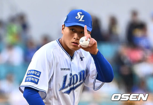 [OSEN=대구, 이석우 기자] 9일 대구삼성라이온즈파크에서 2024 신한 SOL 뱅크 KBO 리그 삼성 라이온즈와 KIA 타이거즈의 경기가 열렸다. 전날 12회 연장 승부끝에 패한 삼성은 3연패의 분위기 반전을 노리며 2번 구자욱-4번 김영웅 타순 변화를 줬고 이승현이 선발 출전하고 2연승을 완성한 1위 KIA는 2위 NC와의 승차를 2경기로 벌렸고 네일을 선발로 위닝 시리즈를 노린다.삼성 라이온즈 선발 투수 이승현이 사인을 보내고 있다. 2024.05.09 / foto0307@osen.co.kr