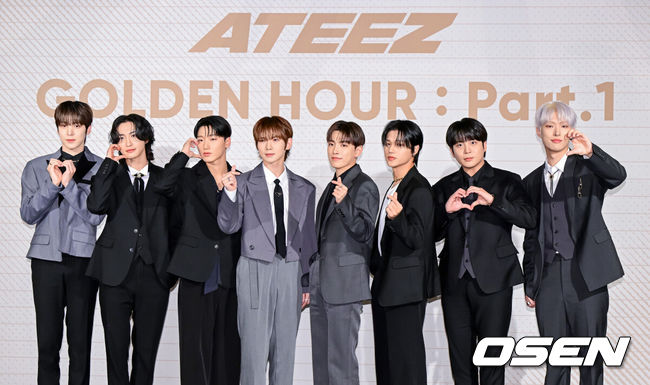 [OSEN=지형준 기자] 30일 오후 서울 종로구 당주동 포시즌스 호텔 서울에서 에이티즈(ATEEZ) 미니 10집 'GOLDEN HOUR : Part.1' 발매 기념 기자간담회가 열렸다.‘골든 아워 : 파트 1’은 에이티즈가 새롭게 펼쳐내는 시리즈 ‘골든 아워(GOLDEN HOUR)’의 첫 번째 앨범으로, 에이티즈가 가장 눈부시게 빛나는 순간을 담아낸다. 이들은 타이틀곡 ‘워크’를 통해 끝없는 노력과 도전을 멈추지 않고 앞을 향해 나아가는 에이티즈 모습을 직관적으로 표현했다. 에이티즈가 포즈를 취하고 있다. 2024.05.30 / jpnews@osen.co.kr