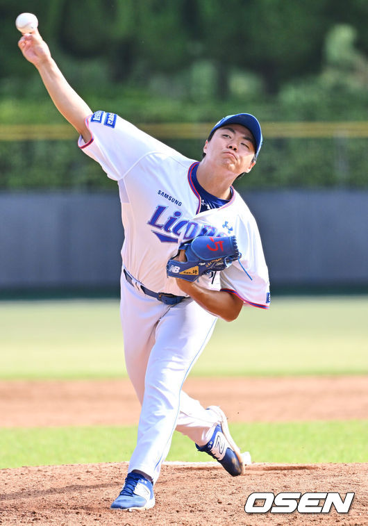 [OSEN=경산, 이석우 기자] 16일 경산 삼성라이온즈볼파크에서 2022 KBO 퓨처스리그 삼성 라이온즈와 롯데 자이언츠의 경기가 열렸다. 삼성 라이온즈 김윤수가 역투하고 있다. 2022.09.16 / foto0307@osen.co.kr