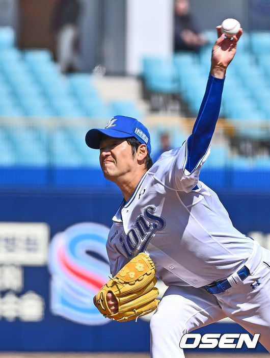 [OSEN=대구, 이석우 기자] 14일 대구 삼성라이온즈파크에서 2024 신한 SOL 뱅크 KBO 리그 삼성 라이온즈와 롯데 자이언츠의 시범경기가 열렸다. 삼성 라이온즈 선발투수 백정현이 역투하고 있다. 2024.03.14 / foto0307@osen.co.kr