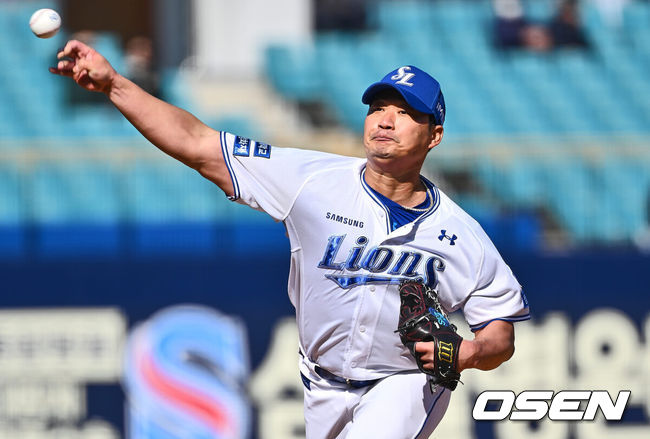 [OSEN=대구, 이석우 기자] 14일 대구 삼성라이온즈파크에서 2024 신한 SOL 뱅크 KBO 리그 삼성 라이온즈와 롯데 자이언츠의 시범경기가 열렸다. 삼성 라이온즈 오승환이 역투하고 있다. 2024.03.14 / foto0307@osen.co.kr