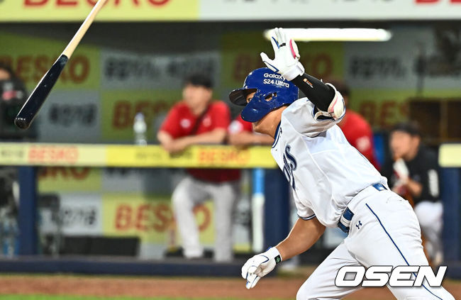 [OSEN=대구, 이석우 기자] 19일 대구삼성라이온즈파크에서 2024 신한 SOL 뱅크 KBO 리그 삼성 라이온즈와 SSG 랜더스의 경기가 열렸다. 홈팀 삼성은 어깨 부상에서 돌아온 원태인이 선발 출전하고 방문팀 SSG는 삼성을 상대로 2경기(11이닝) 2승을 챙긴 오원석이 선발 출전한다.삼성 라이온즈 이창용이 5회말 2사 1루 중견수 왼쪽 안타를 치고 있다. 2024.06.19 / foto0307@osen.co.kr