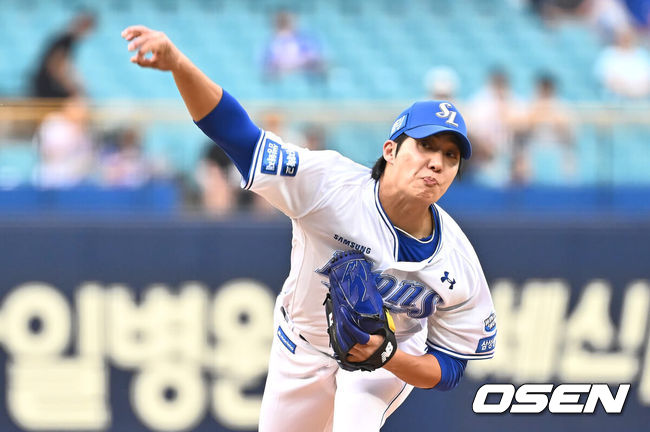 [OSEN=대구, 이석우 기자] 19일 대구삼성라이온즈파크에서 2024 신한 SOL 뱅크 KBO 리그 삼성 라이온즈와 SSG 랜더스의 경기가 열렸다. 홈팀 삼성은 어깨 부상에서 돌아온 원태인이 선발 출전하고 방문팀 SSG는 삼성을 상대로 2경기(11이닝) 2승을 챙긴 오원석이 선발 출전한다.삼성 라이온즈 선발 투수 원태인이 역투하고 있다. 2024.06.19 / foto0307@osen.co.kr