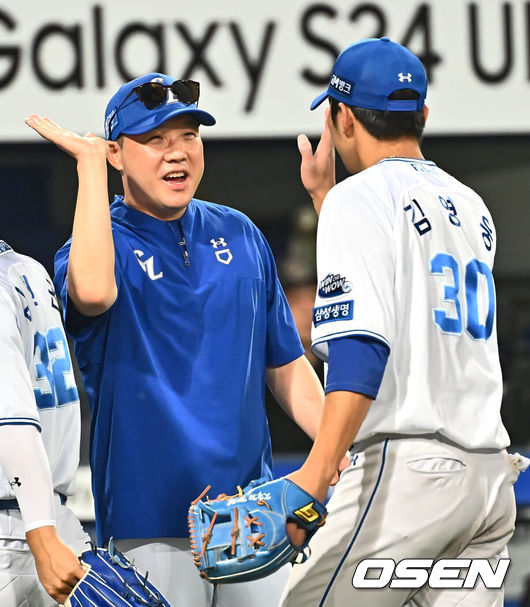 [OSEN=대구, 이석우 기자] 삼성 라이온즈 박진만 감독, 김영웅 002 2024.06.21 / foto0307@osen.co.kr