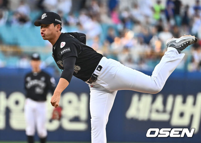 [OSEN=대구, 이석우 기자] 19일 대구삼성라이온즈파크에서 2024 신한 SOL 뱅크 KBO 리그 삼성 라이온즈와 롯데 자이언츠의 경기가 열렸다. 홈팀 삼성은 백정현이 방문팀 롯데는 김진욱이 선발 출전했다. 롯데 자이언츠 선발 투수 김진욱이 역투하고 있다. 2024.07.19 / foto0307@osen.co.kr