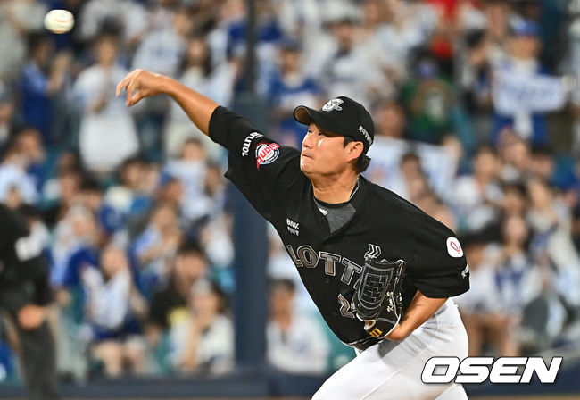 [OSEN=대구, 이석우 기자] 21일 대구삼성라이온즈파크에서 2024 신한 SOL 뱅크 KBO 리그 삼성 라이온즈와 롯데 자이언츠의 경기가 열렸다. 홈팀 삼성은 이승현이 방문팀 롯데는 반즈가 선발 출전했다. 롯데 자이언츠 김상수가 역투하고 있다. 2024.07.21 / foto0307@osen.co.kr