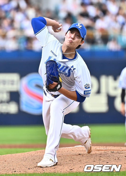 [OSEN=대구, 이석우 기자] 20일 대구삼성라이온즈파크에서 2024 신한 SOL 뱅크 KBO 리그 삼성 라이온즈와 롯데 자이언츠의 경기가 열렸다. 홈팀 삼성은 원태인이 방문팀 롯데는 이인복이 선발 출전했다. 삼성 라이온즈 선발 투수 원태인이 역투하고 있다. 2024.07.20 / foto0307@osen.co.kr