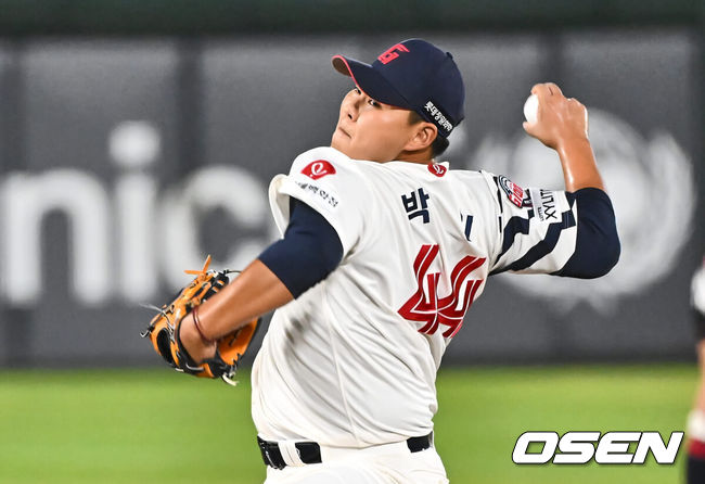 [OSEN=부산, 이석우 기자] 7일 부산 사직야구장에서 2024 신한 SOL 뱅크 KBO 리그 롯데 자이언츠와 NC 다이노스의 경기가 열렸다. 홈팀 롯데는 김진욱이 선발 출전하고 NC는 이재학이 선발 출전했다.롯데 자이언츠 박진이 역투하고 있다. 2024.08.07 / foto0307@osen.co.kr