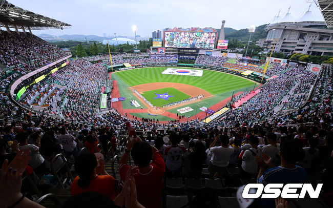 [OSEN=인천, 지형준 기자] 6일 오후 인천 SSG랜더스필드에서 ‘2024 신한 SOL BANK KBO리그’ 올스타전이 열렸다. 매진을 기록한 올스타전. 2024.07.05 / jpnews@osen.co.kr
