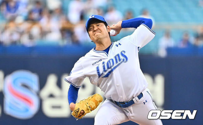 [OSEN=대구, 이석우 기자] 13일 대구삼성라이온즈파크에서 2024 신한 SOL 뱅크 KBO 리그 삼성 라이온즈와 KT 위즈의 경기가 열렸다. 홈팀 삼성은 백정현이 방문팀 KT는 엄상백이 선발 출전했다. 삼성 라이온즈 선발 투수 백정현이 역투하고 있다. 2024.08.13 / foto0307@osen.co.kr