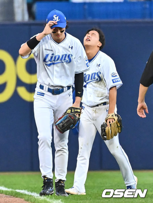 [OSEN=대구, 이석우 기자] 3일 대구삼성라이온즈파크에서 2024 신한 SOL 뱅크 KBO 리그 삼성 라이온즈와 롯데 자이언츠의 경기가 열렸다. 홈팀 삼성은 코너가 방문팀 롯데는 반즈가 선발 출전했다. 삼성 라이온즈 양도근이 1회초 2사 1루 롯데 자이언츠 레이예스의 타구를 몸을 날려 잡아내고 충격에 괴로워하고 있다. 2024.09.03 / foto0307@osen.co.kr