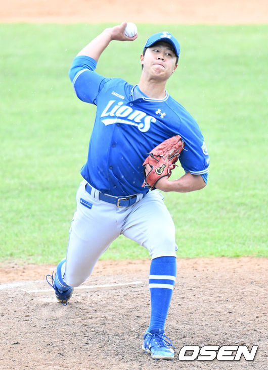 [OSEN=이천, 이대선 기자] 11일 오후 경기도 이천 베어스 파크에서 2024 메디힐 KBO 퓨처스리그 두산 베어스와 삼성 라이온즈의 경기가 열렸다.8회말 삼성 김태우가 역투하고 있다. 2024.05.11 /sunday@osen.co.kr