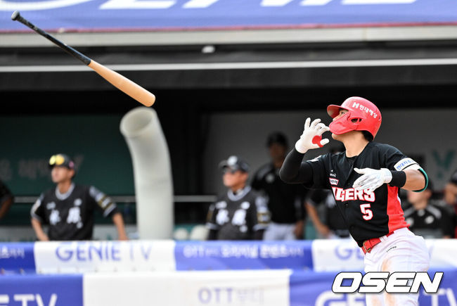 ㅁ[OSEN=수원, 조은정 기자]16일 오후 수원KT위즈파크에서 ‘2024 신한 SOL BANK KBO리그’ KT 위즈와 KIA 타이거즈의 경기가 진행됐다.이날 KT는 벤자민을 KIA는 황동하를 선발투수로 내세웠다.9회초 1사 1,2루 KIA 김도영이 달아나는 3점 홈런을 날리고 있다. 3회에 기록한시즌 36호 홈런에 이은 37호 홈런. 2024.09.16 /cej@osen.co.kr