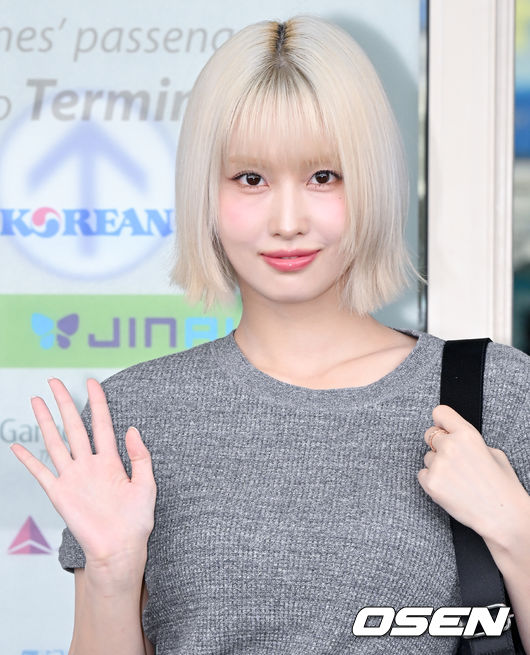 [사진]트와이스 모모, 금발로 파격 변신::스포탈코리아 [사진]트와이스 모모, 금발로 파격 변신