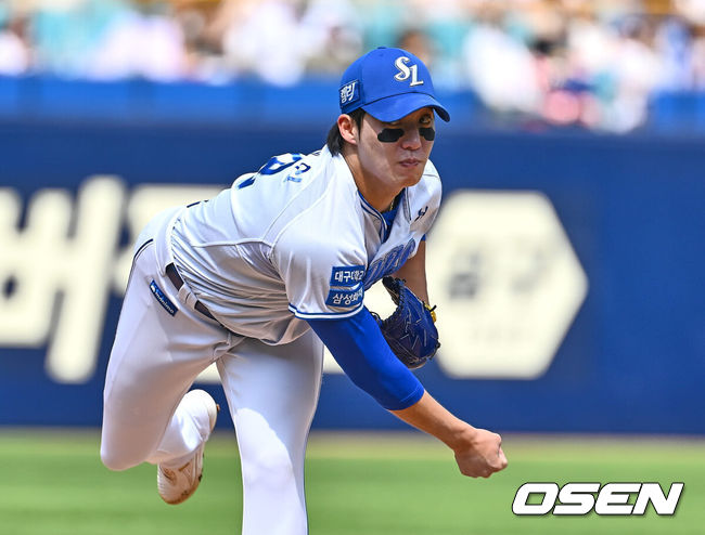 [OSEN=대구, 이석우 기자] 1일 대구삼성라이온즈파크에서 2024 신한 SOL 뱅크 KBO 리그 삼성 라이온즈와 KIA 타이거즈의 경기가 열렸다. 홈팀 삼성은 원태인이 방문팀 KIA는 스타우트가 선발 출전했다. 삼성 라이온즈 선발 투수 원태인이 역투하고 있다. 2024.09.01 / foto0307@osen.co.kr