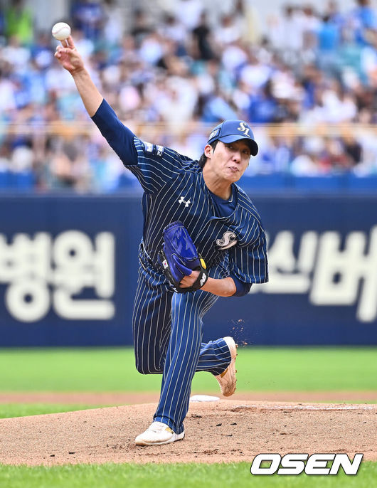 [OSEN=대구, 이석우 기자] 22일 대구삼성라이온즈파크에서 2024 신한 SOL 뱅크 KBO 리그 삼성 라이온즈와 키움 히어로즈의 경기가 열렸다. 홈팀 삼성은 원태인이 방문팀 키움은 후라도가 선발 출전했다. 삼성 라이온즈 선발 투수 원태인이 역투하고 있다. 2024.09.22 / foto0307@osen.co.kr