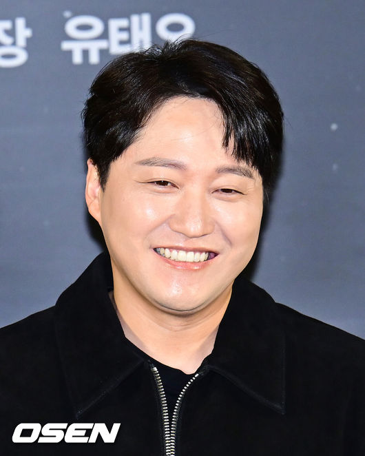 [OSEN=김성락 기자] 26일 오후 서울 용산구 한강대로 CGV 용산아이파크몰에서 영화 ‘더러운 돈에 손대지 마라’ 제작보고회가 열렸다. 영화 ‘더러운 돈에 손대지 마라’는 두 형사가 인생 역전을 위해 완전 범죄를 꿈꾸며 '더러운 돈'에 손을 댄 후 계획에 없던 사고에 휘말리며 벌어지는 이야기를 그린 영화다. 배우 김대명이 미소짓고 있다. 2024.09.26 / ksl0919@osen.co.kr