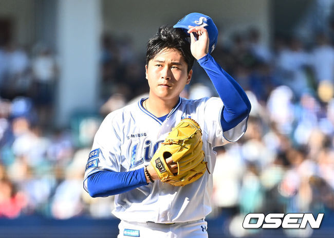 [OSEN=대구, 이석우 기자] 21일 대구삼성라이온즈파크에서 2024 신한 SOL 뱅크 KBO 리그 삼성 라이온즈와 롯데 자이언츠의 경기가 열렸다. 홈팀 삼성은 이승현이 방문팀 롯데는 반즈가 선발 출전했다. 삼성 라이온즈 선발 투수 이승현이 1회초 1사 1,2루 롯데 자이언츠 레이에스에게 중견수 왼쪽 앞 1타점 안타를 맞고 아쉬워하고 있다. 2024.07.21 / foto0307@osen.co.kr