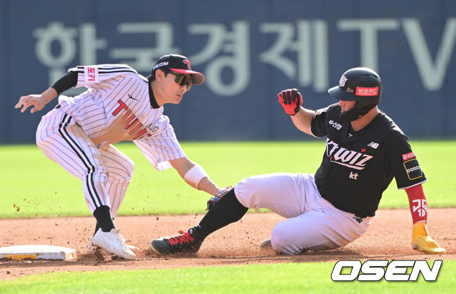 [OSEN=잠실, 김성락 기자] 5일 서울 잠실야구장에서 2024 신한 SOL뱅크 KBO 포스트시즌 준플레이오프 1차전 LG 트윈스와 KT 위즈의 경기가 열렸다.이날 LG는 엔스, KT는 고영표를 선발 투수로 내세웠다.7회초 1사 1루 KT 배정대의 삼진 때 1루 주자 황재균이 2루 도루실패하고 있다. 2024.10.05 / ksl0919@osen.co.kr