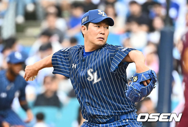 [OSEN=대구, 이석우 기자] 22일 대구삼성라이온즈파크에서 2024 신한 SOL 뱅크 KBO 리그 삼성 라이온즈와 키움 히어로즈의 경기가 열렸다. 홈팀 삼성은 원태인이 방문팀 키움은 후라도가 선발 출전했다. 삼성 라이온즈 송은범이 역투하고 있다. 2024.09.22 / foto0307@osen.co.kr