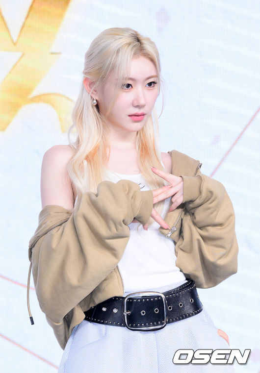 [OSEN=이대선 기자] 15일 오후 콘래드 서울 호텔에서 있지(ITZY) 새 미니 앨범 'GOLD'(골드) 발매 기념 기자간담회가 열렸다.있지의 새 앨범 'GOLD'는 