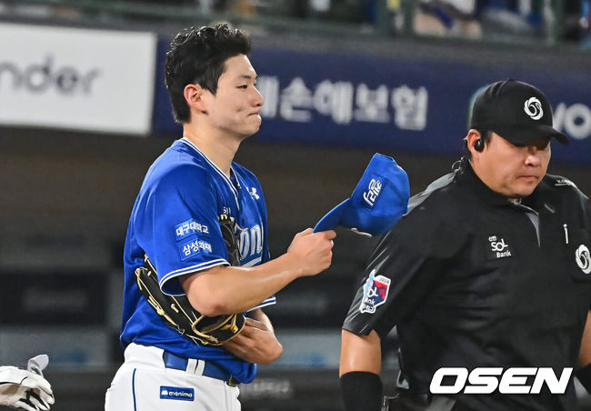 [OSEN=부산, 이석우 기자] 6일 부산 사직야구장에서 2024 신한 SOL 뱅크 KBO 리그 롯데 자이언츠와 삼성 라이온즈의 경기가 열렸다. 삼성 선발투수 육선엽이 2회말 롯데 윤동희에게 몸에 맞는 볼을 던지고 사과 후 아쉬운 표정을 짓고 있다. 2024.09.06 / foto0307@osen.co.kr