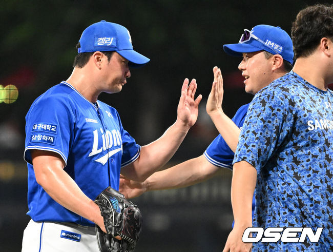 [OSEN=광주, 이대선 기자] 삼성 오승환과 박진만 감독. 2024.08.11 /sunday@osen.co.kr