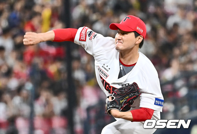 [OSEN=광주, 이석우 기자] 22일 광주-기아 챔피언스필드에서 2024 신한 SOL 뱅크 KBO 리그 KIA 타이거즈와 롯데 자이언츠의 경기가 열렸다.홈팀 KIA는 김도현이 선발 출전하고 방문팀 롯데는 반즈가 선발 출전했다.KIA 타이거즈 전상현이 역투하고 있다. 2024.08.22 / foto0307@osen.co.kr