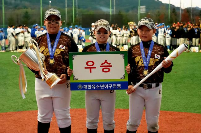 아산시유소년야구단(황민호 감독)이 유소년야구 최강자가 됐다. 아산시유소년야구단은 신흥 강호 경기 시흥시유소년야구단을 2-0으로 제압했다. / 대한유소년야구연맹