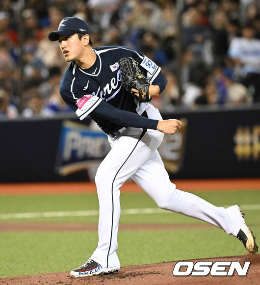 [OSEN=타이베이(대만), 이대선 기자] 13일 오후 대만 타이베이돔에서 세계야구소프트볼연맹(WBSC) 프리미어12 2024 B조 1차전 대한민국과 대만의 경기가 열렸다.대한민국은 1차전 선발투수로 고영표, 대만은 린위민을 내세웠다.1회말 한국 선발 고영표가 역투하고 있다. 2024.11.13 /sunday@osen.co.kr