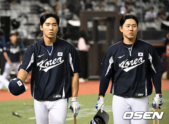 [OSEN=타이베이(대만), 이대선 기자] 15일 오후 대만 타이베이돔에서 세계야구소프트볼연맹(WBSC) 프리미어12 2024 B조 대한민국과 일본의 경기가 열렸다.대한민국은 3차전 선발투수로 최승용, 일본은 다카하시 히로토를 내세웠다.경기에 앞서 이주형과 최원준이 훈련을 하고 있다. 2024.11.15 /sunday@osen.co.kr