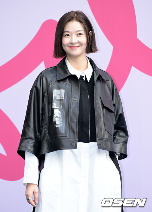 [OSEN=조은정 기자]'2024 가을/겨울(F/W) 서울패션위크’가 1일 서울 중구 동대문디자인플라자(DDP)에서 열렸다.배우 송선미가 포즈를 취하고 있다. 2024.02.01 /cej@osen.co.kr