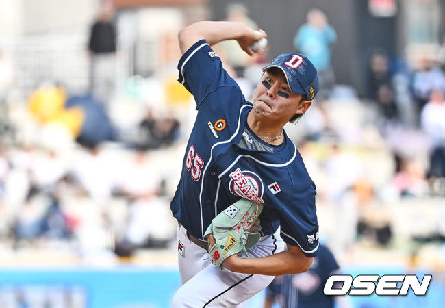 [OSEN=창원, 이석우 기자] 23일 창원 NC파크에서 2024 신한 SOL 뱅크 KBO 리그 NC 다이노스와 두산 베어스의 개막 경기가 열렸다. 두산 베어스 정철원이 역투하고 있다. 2024.03.23 / foto0307@osen.co.kr