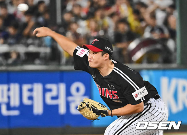 [OSEN=부산, 이석우 기자] 19일 부산 사직야구장에서 2024 신한 SOL 뱅크 KBO 리그 롯데 자이언츠와 LG 트윈스의 경기가 열렸다. 홈팀 롯데는 박세웅이 선발 출전하고 LG는 임준형이 선발 출전했다.LG 트윈스 최원태가 역투하고 있다. 2024.09.19 / foto0307@osen.co.kr